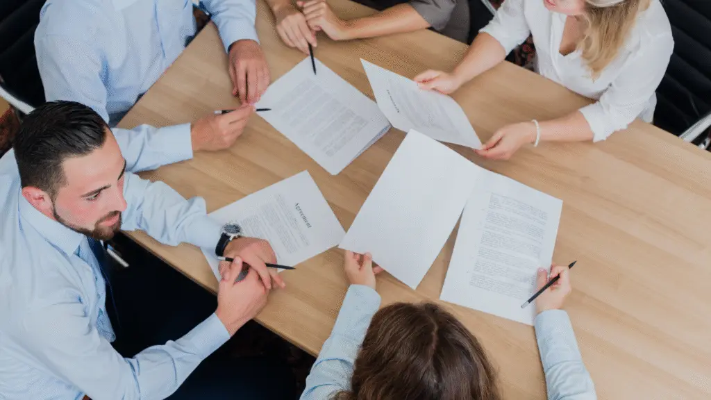 مناقصه چیست و انواع آن کدام اند؟ | وکلای ایران - 9 آبان 1404